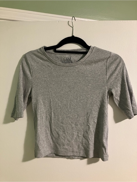 GAP Tops - GAP Women's Light Heather Gray Short Sleeve Crew Tee